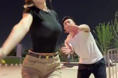 愛了！和孟博龍一起跳舞的小姐姐身材太棒了