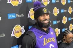 詹姆斯：我與隊友有專屬握手動作，我也不清楚自己怎么記住的