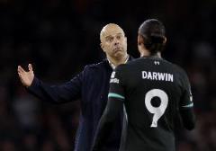 斯洛特：努涅斯上周因身體原因未進(jìn)大名單，未與工作人員爭吵