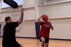 妳也挺牛啊！小姐姐展示歐文的6種拉桿上籃