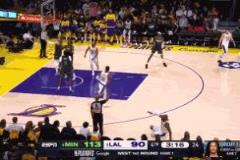 湖記：詹姆斯最后一次暫停與裁判深入溝通今日判罰不滿