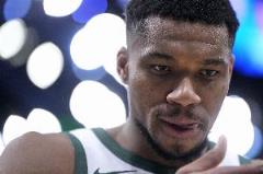 字母哥全場(chǎng)最高36分12板仍空砍，獨(dú)木難支難掩球隊(duì)頹勢(shì)