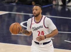 鮑威爾12中5砍12分3板4助1斷，4次失誤引爭(zhēng)議