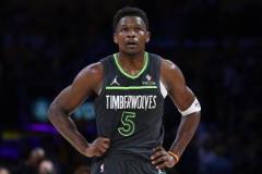 狼王復出轟22分8板9助！華子力挽狂瀾正負值+21擊沉湖人