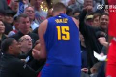 阿德巴約此前：約基奇從來不假摔，刻意去要犯規(guī)