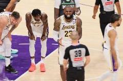 湖人主場(chǎng)優(yōu)勢(shì)減弱且戰(zhàn)績(jī)下滑，晉級(jí)次輪概率降至44%！