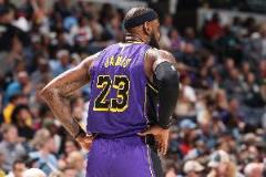 詹姆斯：首節(jié)之后表現(xiàn)不佳，三分防守和轉(zhuǎn)換防守需提升