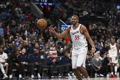 關(guān)鍵發(fā)球失誤！巴圖姆三分6中3得9分，2次失誤引爭(zhēng)議