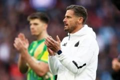 紐卡斯?fàn)栔蹋好芗惓掏侠矍蜿?duì)，主帥無(wú)法指揮影響表現(xiàn)