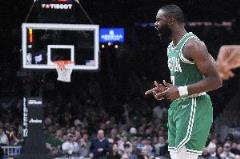 杰倫-布朗采訪中未提及膝蓋傷情，馬祖拉表示他隨時準(zhǔn)備出戰(zhàn)