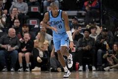 攻守兼?zhèn)?！鄧恩半?中3貢獻7分2板1帽