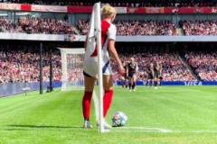 不是，阿森納男足女足都會弧線球啊！近距離欣賞凱莉主罰角球