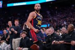 首輪G1客場(chǎng)球隊(duì)最多領(lǐng)先20+ 97年來第九次出現(xiàn) 狼隊(duì)上次領(lǐng)先進(jìn)20+是在昨日