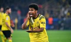 德媒：多特主場3-1領(lǐng)先慶功，阿德耶米替補席怒吼