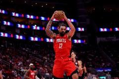 火箭狂摘22前場板卻僅得22分，比勇士多16個板卻難掩得分短板