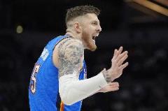 哈滕半場高效砍14分5板 正負(fù)值+25展現(xiàn)拋投爐火純青