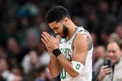 塔圖姆受傷細(xì)節(jié)：落地踩腳引發(fā)疼痛但迅速緩解