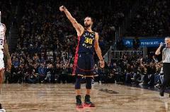 庫(kù)里季后賽對(duì)陣火箭第七次砍30+ 追平單對(duì)手最高紀(jì)錄