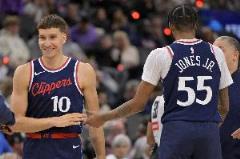 博格丹半場(chǎng)5中0小瓊斯5中1，兩人得分難撐球隊(duì)局面