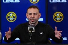 阿德?tīng)柭翰紕诙鳈C(jī)會(huì)很好，拼到籃板后時(shí)間不多