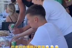 斯波是干啥了這么開心