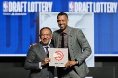 菲爾茨在職期間關(guān)鍵操作：送走三位球員，簽下里薩謝