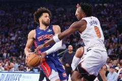 楊毅：NBA現(xiàn)在是按需給哨，誰落后就幫誰，領(lǐng)先就挨打