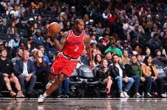 盧：萊昂納德憑借頑強意志助我們?nèi)? style=