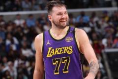 東契奇首節(jié)砍下16分 僅領(lǐng)先森林狼全隊(duì)1分