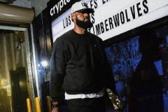 湖人官方曬G2賽前入場照 詹姆斯東契奇里夫斯領(lǐng)銜捍衛(wèi)主場