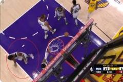 詹姆斯噴裁判：這會(huì)兒TM會(huì)吹這種鬼判罰，華子起哄：哇靠絕對(duì)技犯