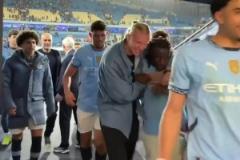 哈寶換新發(fā)型啦！曼城絕殺維拉升至第3，哈蘭德賽后笑的合不攏嘴