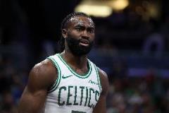 季孟年：魔術(shù)隊(duì)無法命中綠軍痛點(diǎn)，杰倫-布朗展現(xiàn)MVP級(jí)表現(xiàn)