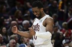 米切爾末節(jié)爆發(fā)17分 阿特金森贊其為超巨能單打獨斗