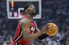 阿德巴約上半場(chǎng)表現(xiàn)低迷 球隊(duì)正負(fù)值-10