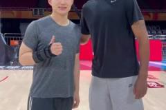 王嘉琦采訪阿爾德里奇問明日掘船G3誰會贏？阿德：快船會贏~