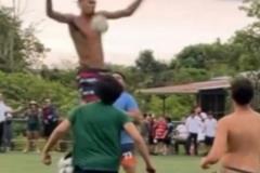 文班亞馬哥斯達黎加踢球頭球不跳鶴立雞群