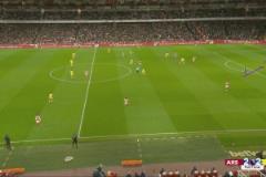 怎么想的？厄德高示意回傳門將，薩利巴仍傳厄德高導致送禮