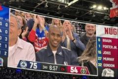 保羅前快船球員亮相直覺巨蛋為母隊(duì)加油助威