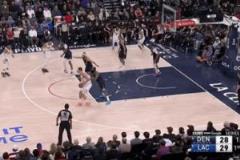 哈登指揮約基奇?zhèn)髑蚪o空位威少，威少空位打鐵