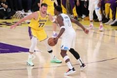 愛德華茲：不喜歡對東契奇的隔扣，該再加點旋轉(zhuǎn)