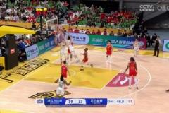 炸裂??！張鎮(zhèn)麟變向晃開防守直殺內(nèi)線，雙臂隔扣胡金秋！