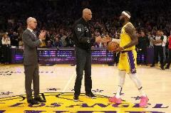 老詹季后賽38分創(chuàng)NBA歷史40歲+球員得分新高 破賈巴爾38年紀(jì)錄