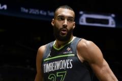 戈貝爾遭湖人眾將輪訓(xùn)關(guān)鍵時刻DNP，4罰1中僅得1分