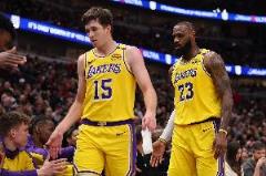 湖記：湖人今日6次非受迫性失誤 運球砸腳、被自己絆倒、球脫手頻發(fā)