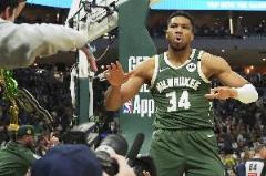 穩(wěn)就一個(gè)字！字母哥三分球19中14狂砍37分12板6助1斷 正負(fù)值+24登頂