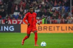 記者：拜仁等待戴維斯傷情報(bào)告，質(zhì)疑加拿大足協(xié)是否隱瞞信息