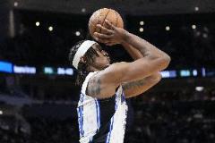 小卡特高效表現(xiàn)：8中4砍下10分12板1帽拼下6個(gè)前場(chǎng)籃板