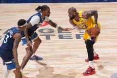 詹姆斯夢(mèng)回巔峰無(wú)奈空砍38分10板末節(jié)連續(xù)不講理三分