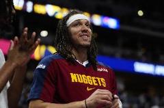 戈登G2關(guān)鍵時(shí)刻空籃扣飛 G4從天而降補(bǔ)扣絕殺